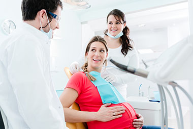 Was kann ich bei Zahnfleischproblemen in der Schwangerschaft tun? 